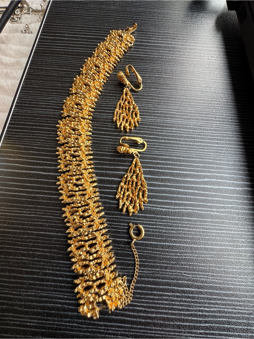 D’Orlan Gold-Tone Bracelet/Drop Earrings Set Excellent used vintage condition
